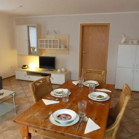 Διαμέρισμα Einladende Obergschosswohnung Mit Sonnigem Balkon By Interhome *