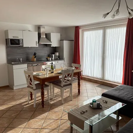 Διαμέρισμα Einladende Obergschosswohnung Mit Sonnigem Balkon By Interhome