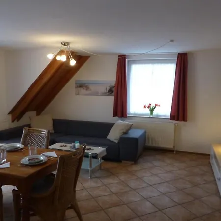 Einladende Obergschosswohnung Mit Sonnigem Balkon By Interhome *