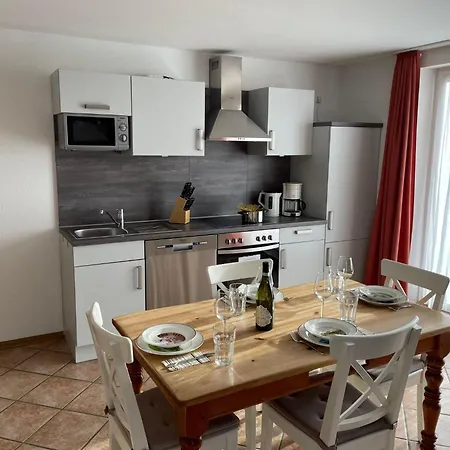 Einladende Obergschosswohnung Mit Sonnigem Balkon By Interhome Διαμέρισμα *