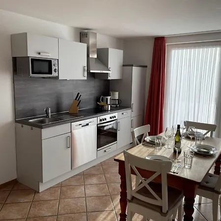 Einladende Obergschosswohnung Mit Sonnigem Balkon By Interhome Διαμέρισμα *