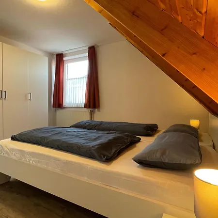 Einladende Obergschosswohnung Mit Sonnigem Balkon By Interhome Διαμέρισμα *